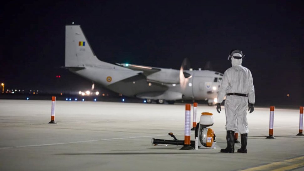 Bolnav de coronavirus în stare gravă, dus din Suceava la Bucureşti cu o aeronavă C-27J Spartan