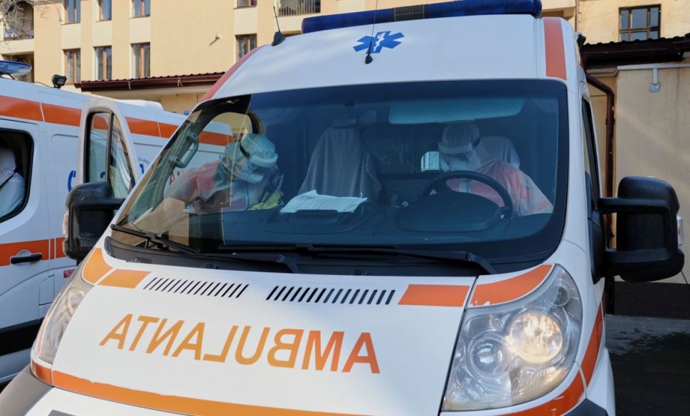 Șase bătrâni şi două cadre medicale de la un centru de îngrijiri din Botoșani au COVID-19