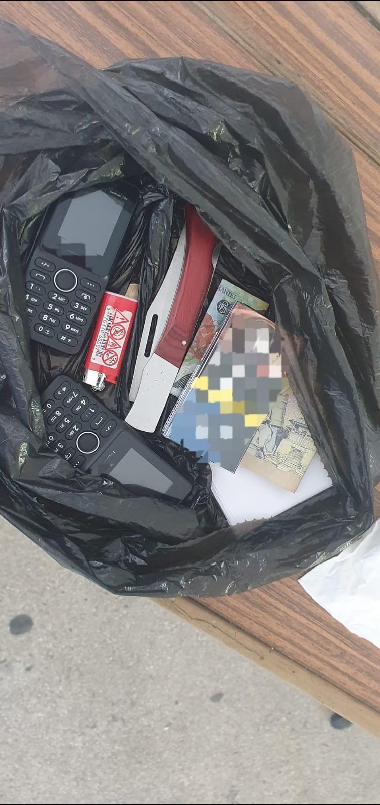 O bătrână a fost păcălită de un bărbat, care s-a dat drept fiul ei, că a suferit un accident și are nevoie de toți banii din casă 656901