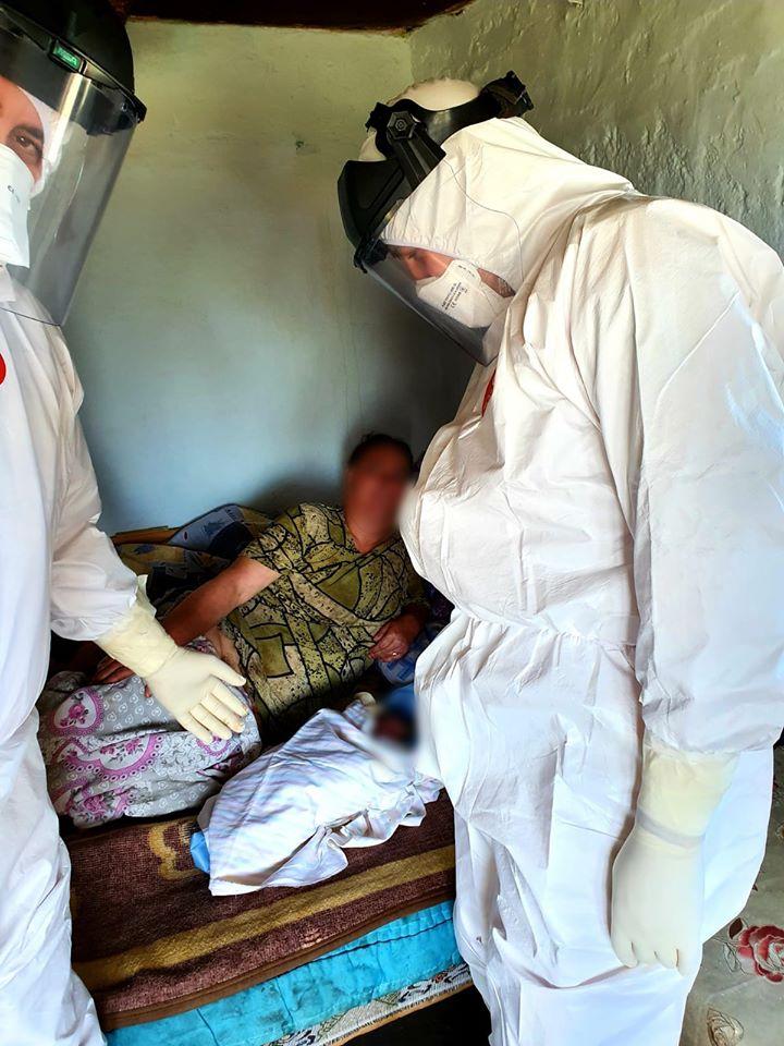 Minunea din Sâmbăta Paștilor! Trei pompieri din Suceava au asistat nașterea unui copil (FOTO) 657242