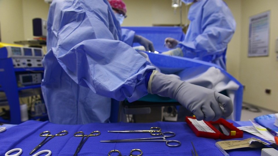 11 pacienți cu coronavirus, supuși unor intervenții chirurgicale la Arad