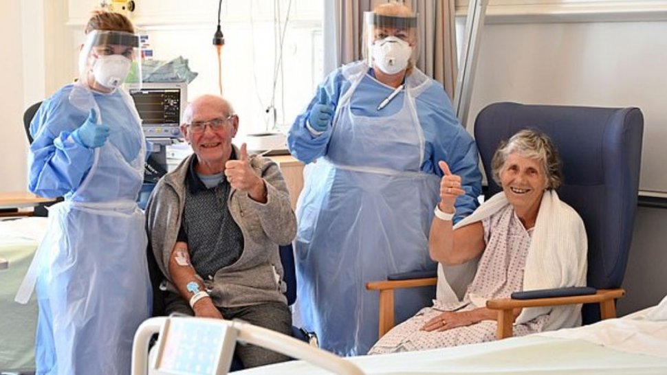 Căsătoriți de 60 de ani, doi bătrânei au reușit să se vindece împreună de COVID-19. Au stat unul lângă altul în lupta cu virusul