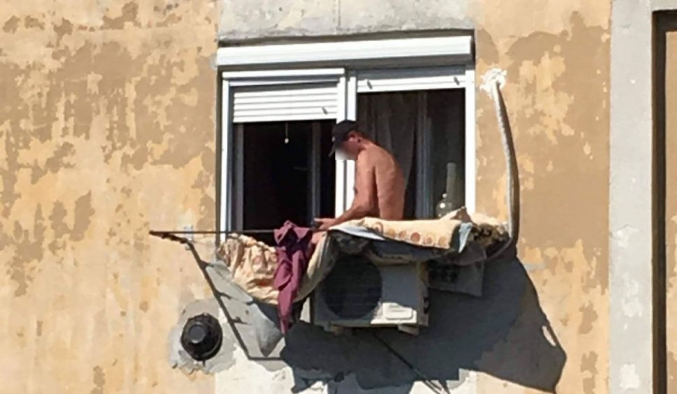 Un bărbat din Satu Mare a făcut 'plajă' pe aparatul de aer condiționat, la etajul patru