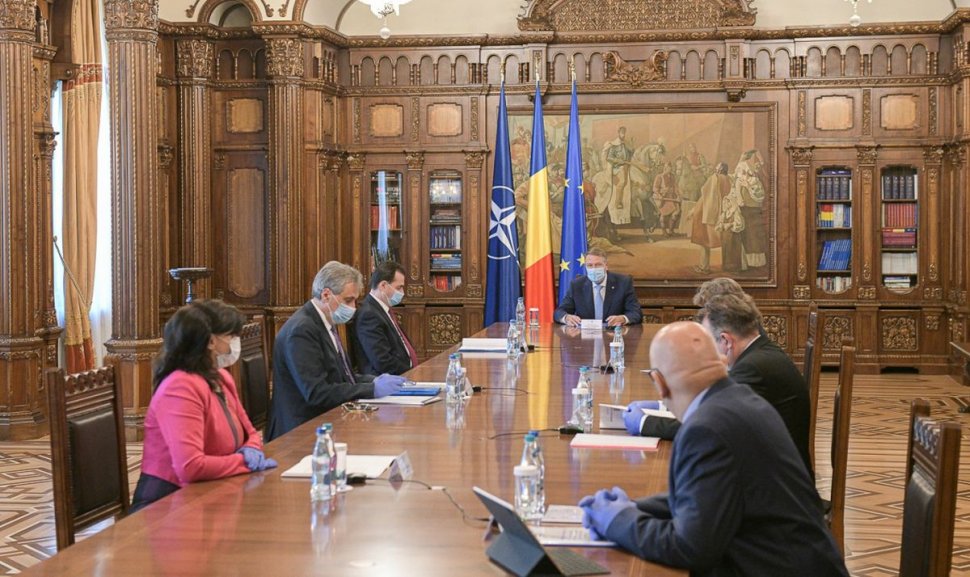 Președintele Iohannis, şedinţă cu Guvernul pe tema măsurile de gestionare a epidemiei de coronavirus