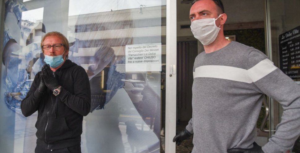 Muncitor român în Germania rupe tăcerea: L-a lăsat bolnav și nu i-au adus nici mâncare! Stăm cu cei infectați la un loc!