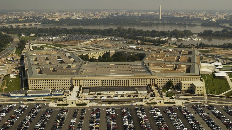 Pentagonul a publicat filmări cu „obiecte aeriene neidentificate”