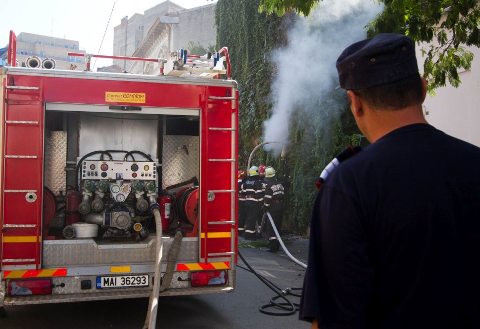 Incendiu la Mănăstirea Agapia - O femeie a primit asistență medicală