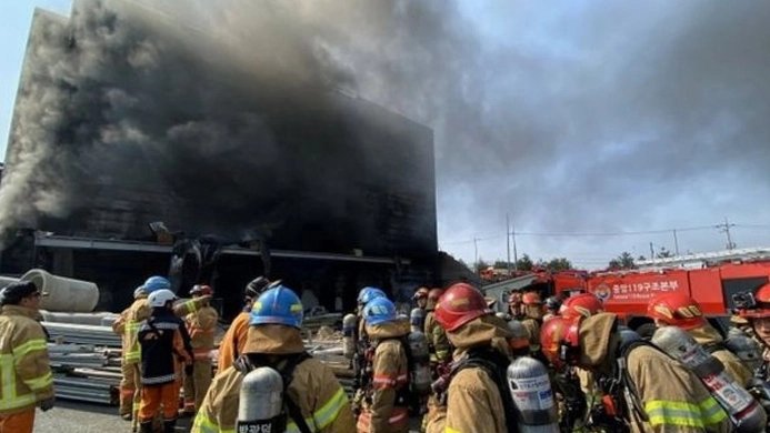 Incendiu puternic la un depozit din Coreea de Sud. Peste 38 de persoane au murit 
