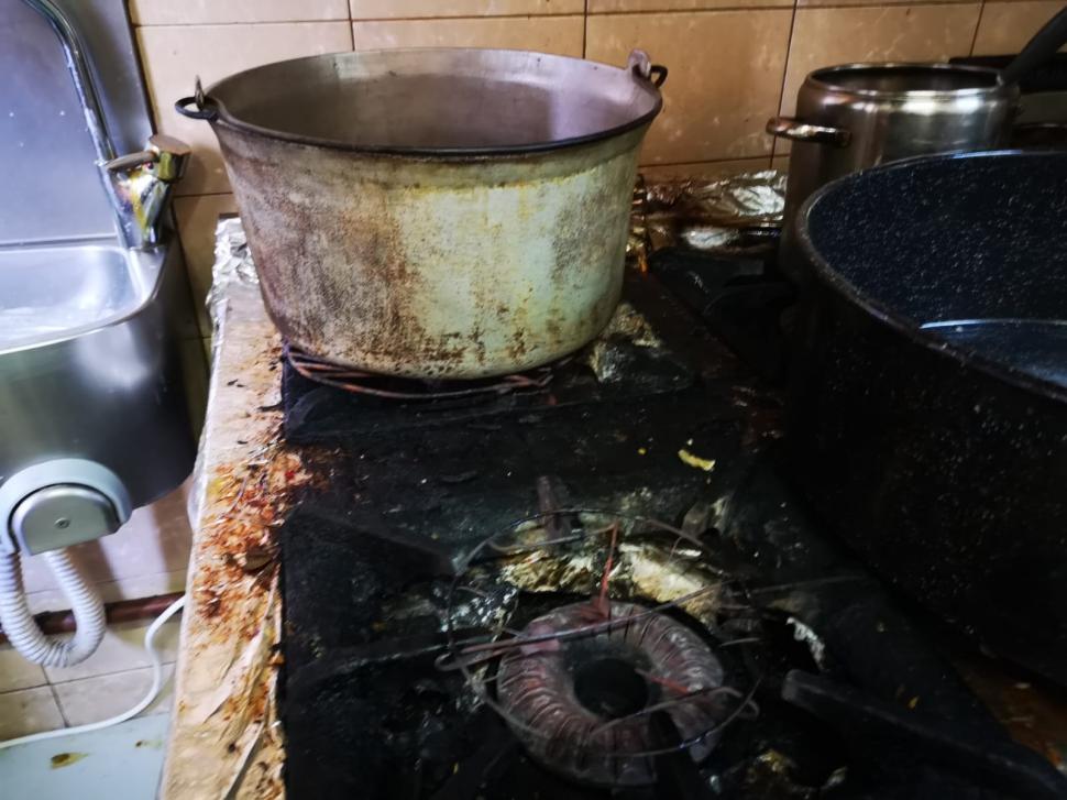 Imagini de coșmar în centre de carantină. Saltele pătate, mizerie fără margini, smântână cu mucegai, pereţi cu grăsime 659118