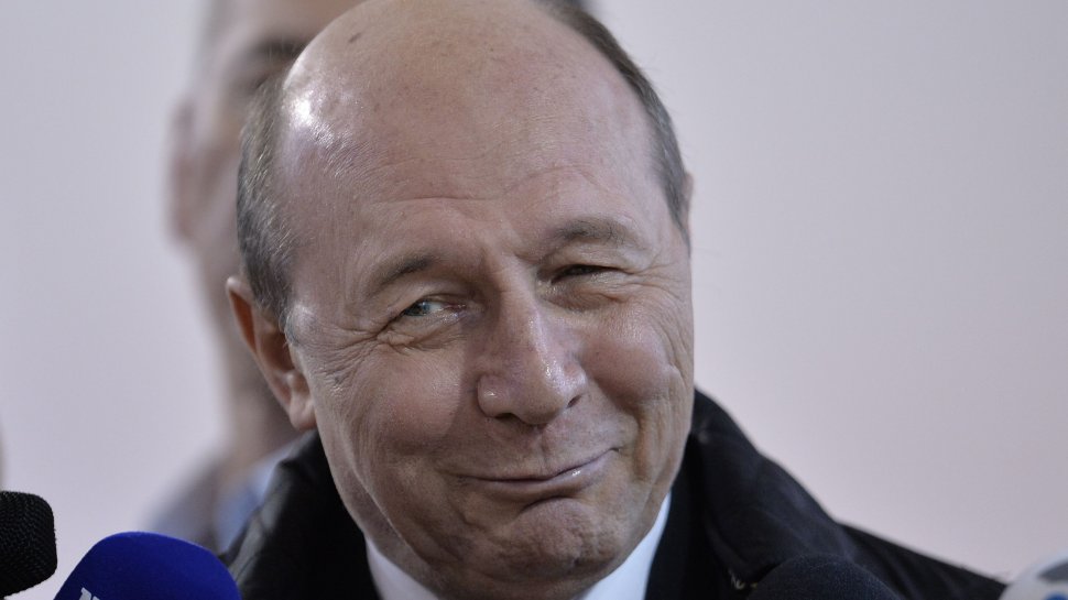 Traian Băsescu: Glorioșilor! Fugiți ca iepurii! Este cea mai neagră şi ruşinoasă zi din istoria Camerei Deputaţilor