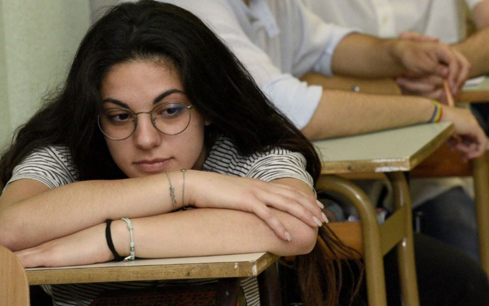 O universitate din România îi pune pe studenți să promită în scris că nu copiază la examenele susținute online