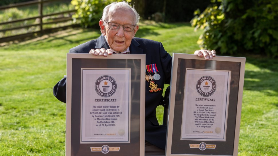 Erou centenar celebrat pentru generozitate. Veteranul a reușit să strângă peste 29 milioane de lire sterline pentru lupta împotriva pandemiei
