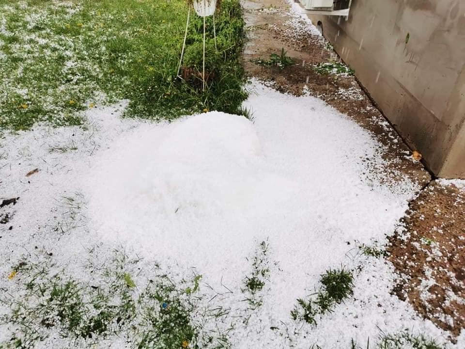 Grindina a făcut prăpăd în mai multe localități din Botoșani aflate sub avertizări meteo de vreme rea 659426