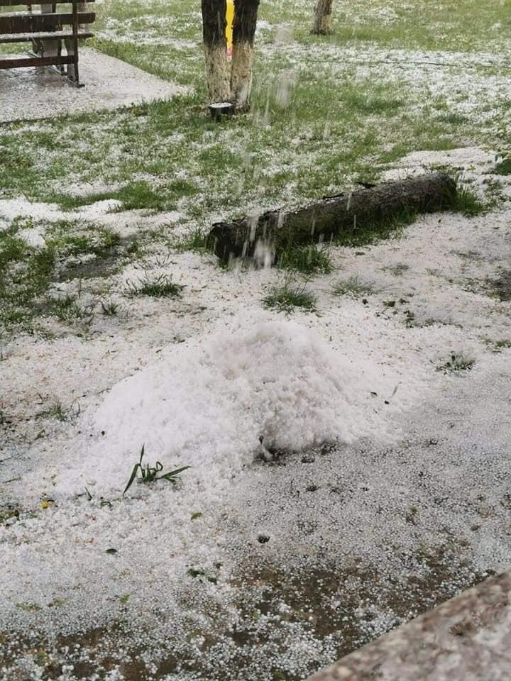 Grindina a făcut prăpăd în mai multe localități din Botoșani aflate sub avertizări meteo de vreme rea 659427