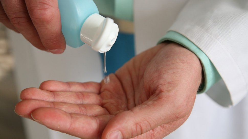 Cum ne facem dezinfectant de mâini acasă, reţetă de la medic
