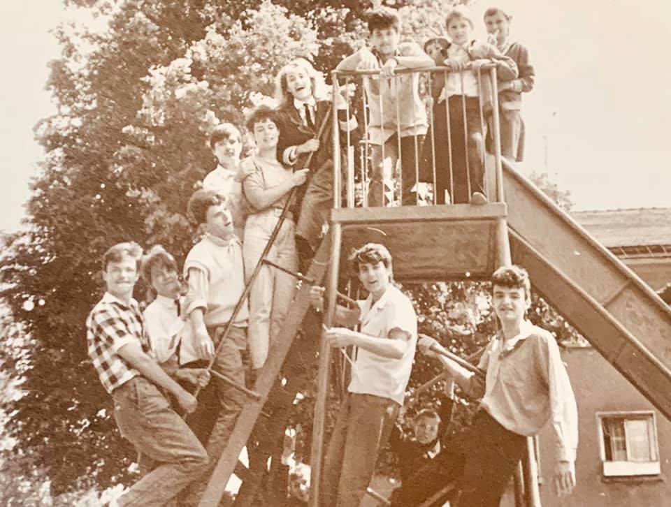 Cum arăta Gabriela Firea în timpul liceului. Fotografii inedite 659839