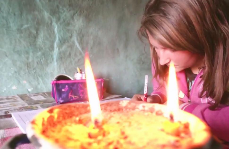 Povestea lui Sebi, copilul din Botoșani care învață la lumânare și vrea să devină medic 660417