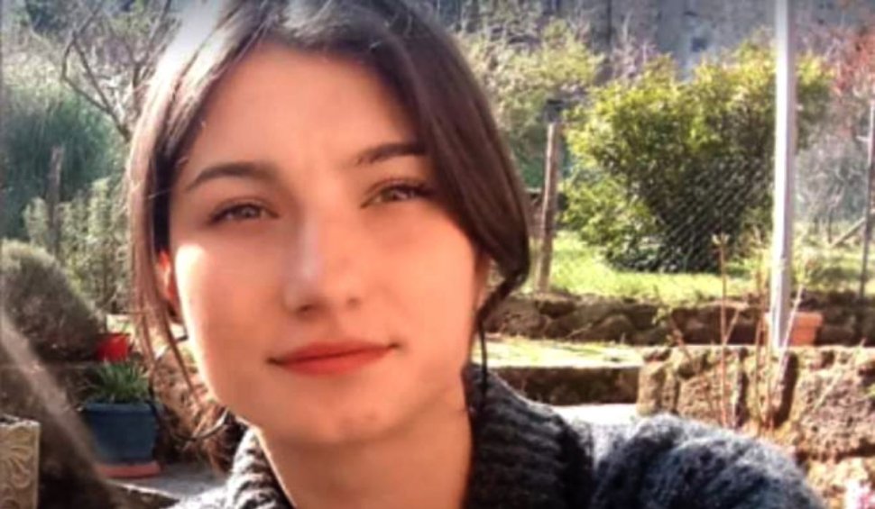 O tânără româncă din Italia, găsită moartă într-un depozit abandonat, a fost exhumată imediat după înmormântare