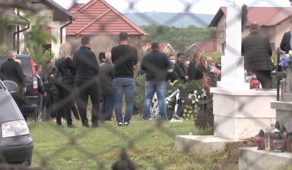 Zeci de persoane, inclusiv magistraţi, la înmormântarea fratelui procurorului-șef din Bihor
