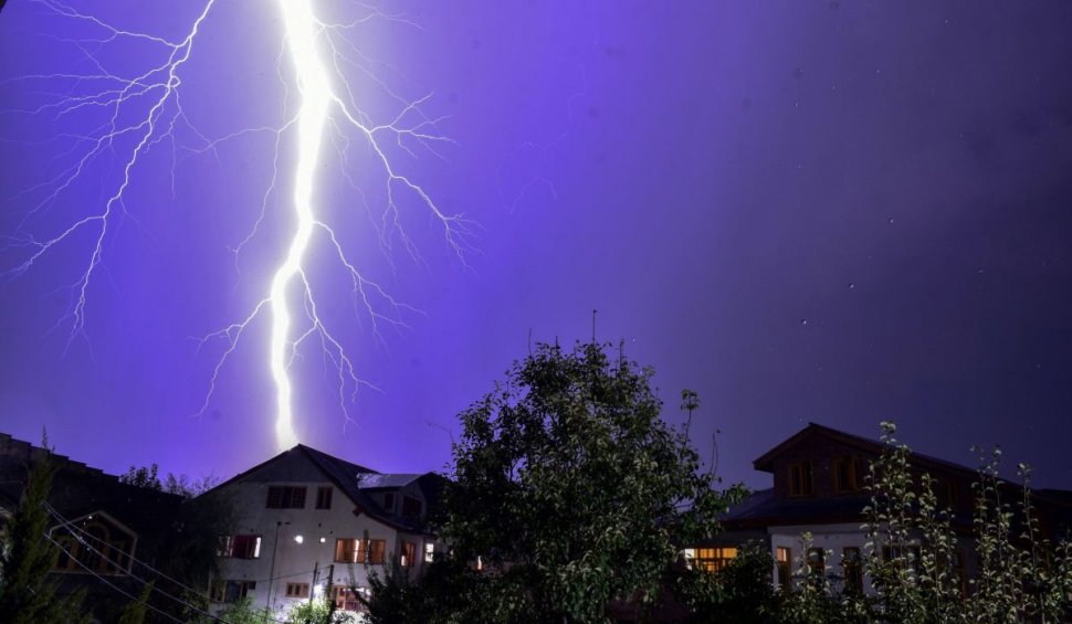 Avertizare meteo de vreme severă imediată în București și Ilfov: furtună, grindină și descărcări electrice