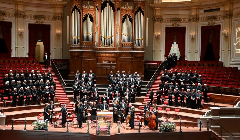 Patru morţi şi 100 de muzicieni infectați cu Covid-19, după un concert la Amsterdam