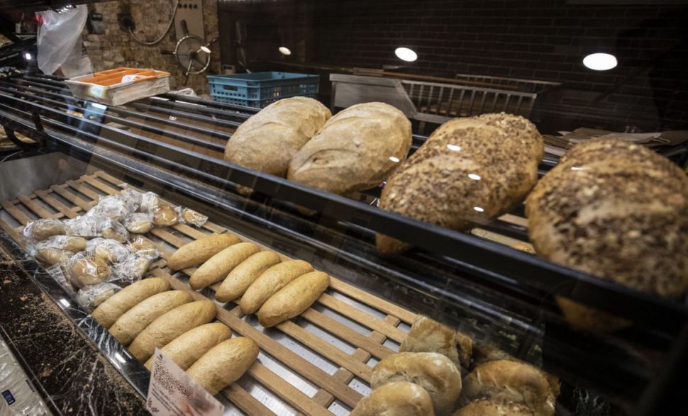 Pâinea s-ar putea scumpi cu 25% de luna viitoare