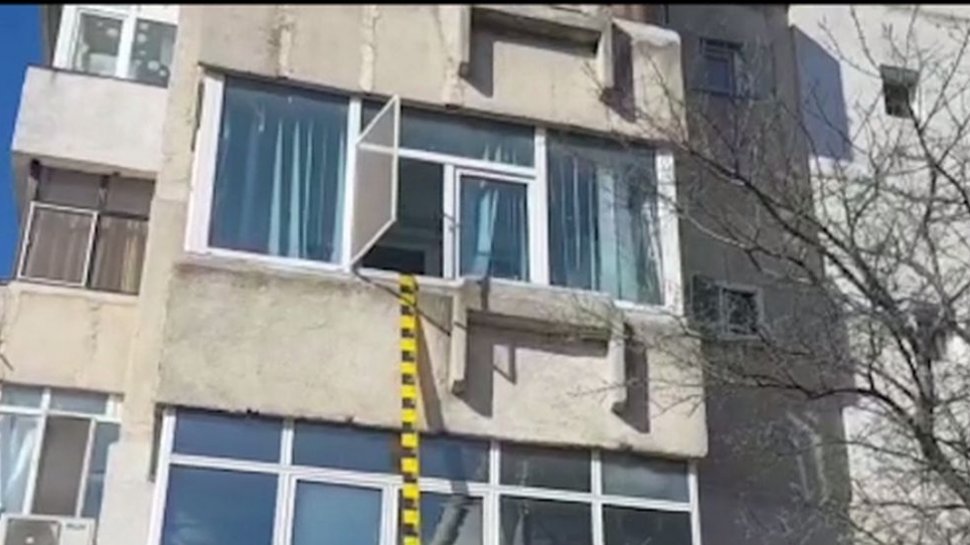 Un copil de doi ani a murit, după ce a căzut de la etajul 5 al unui bloc din București