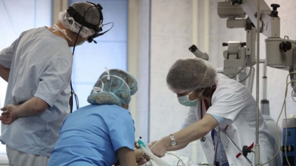 Trei pacienți din Argeș, care s-au vindecat de COVID-19, au donat plasmă pentru tratarea altor bolnavi