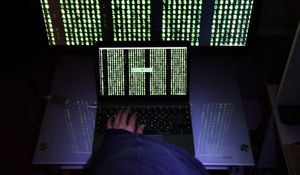 Hackeri din România și Moldova, săltați de DIICOT după ce au atacat site-uri oficiale