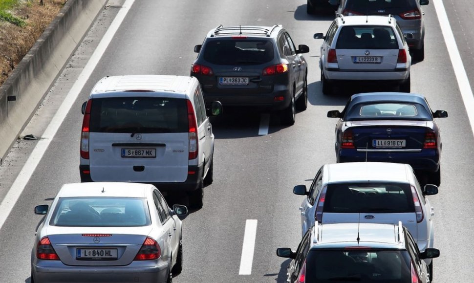Trafic redus în primul weekend din starea de alertă pe principalele drumuri din țară; Se circulă greu pe Centura București