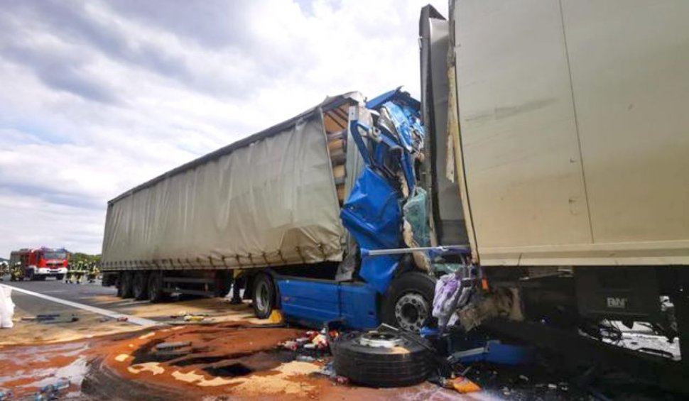 Șofer român de TIR, în stare critică după un teribil accident în Germania