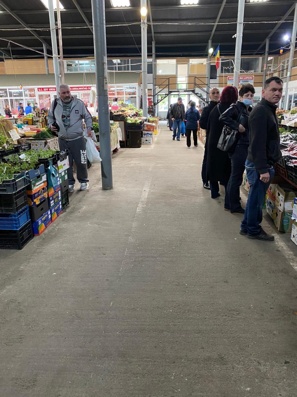 Două pieţe închise şi amenzi de aproape 45.000 de lei, la Hunedoara. Iată cum se vând produsele 662687