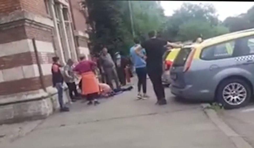 Revoltă în Râmnicu Sărat, după ce un taximetrist a murit pentru că ambulanța a ajuns cu întârziere