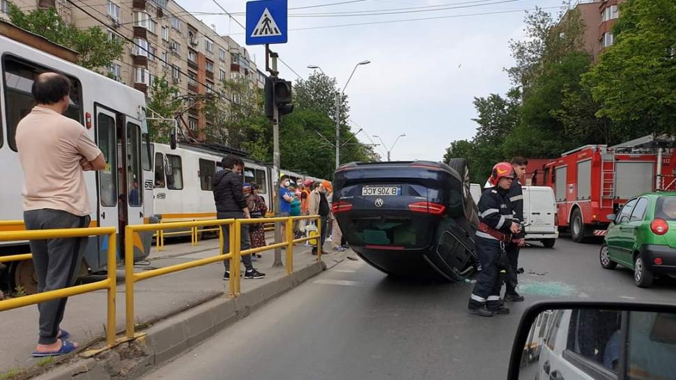 Accident în sectorul 6 al Capitalei, în Militari. O mașină s-a răsturnat 663140