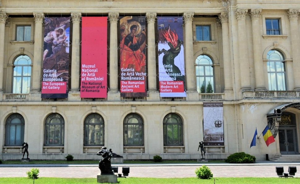 Patru muzee din Capitală își redeschid astăzi porțile