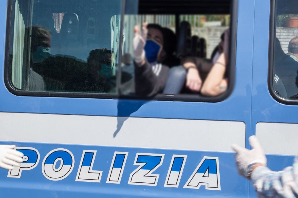 Doi frați români din Italia riscă închisoare pe viață. Ce au putut să facă