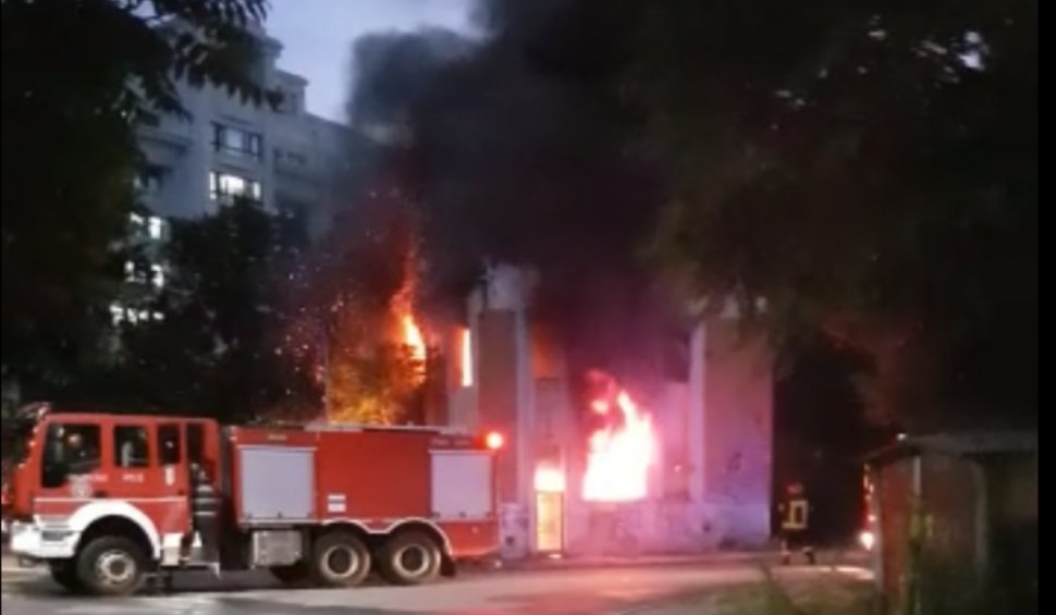 Incendiu violent în centrul Capitalei