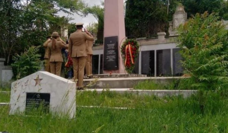 Gafă de proporții la Turda, de Ziua Eroilor. Autoritățile au confundat cimitirele și au adus onoruri soldaților ruși