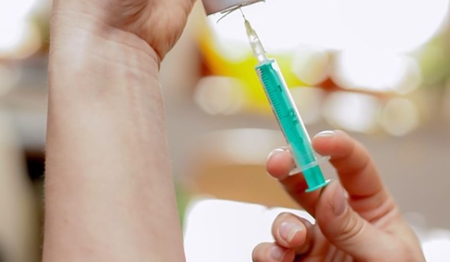 Legea vaccinării nu este o prioritate în Parlament pentru că 'nu are legătură cu pandemia'