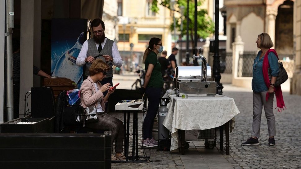 Primaria sectorului 2 permite restaurantelor să facă terase pe trotuare