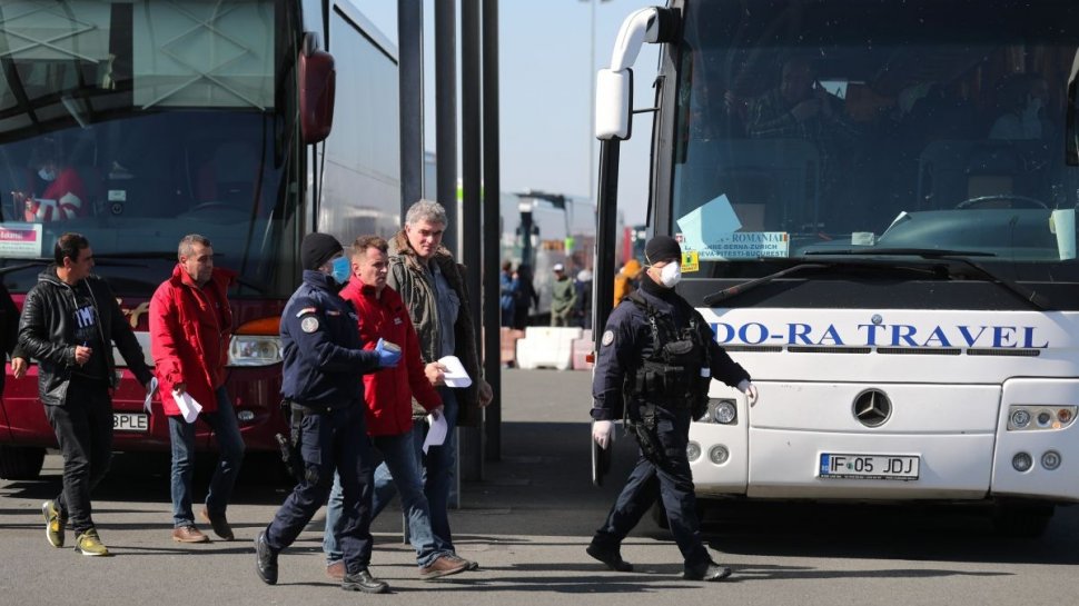 Românii întorși în țară, vor să plece înapoi. ”De frică am venit. Am crezut că nu o să îmi mai văd familia”