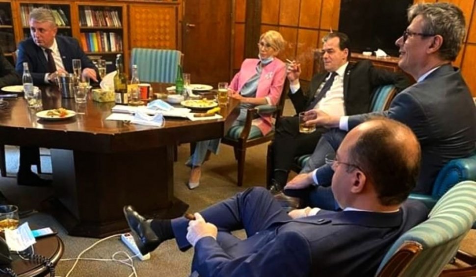Ce amendă riscă premierul Ludovic Orban, după ce a fumat în biroul său: „Greşeala e umană”