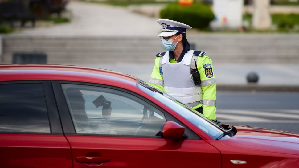 Şofer cu permisul anulat, reţinut de poliţişti după ce a fost surprins în trafic cu o alcoolemie de comă alcoolică