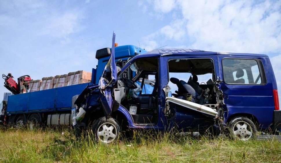 Microbuz cu români, accident cu cinci morți pe o șosea din Ungaria