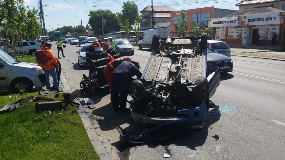 Accident produs de o șoferiță de 75 de ani. Mașină răsturnată pe șoseaua Alexandriei 665680
