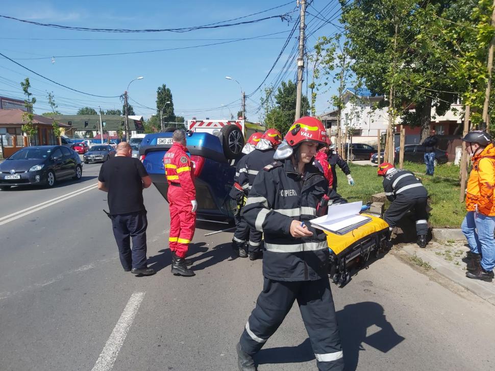 Accident produs de o șoferiță de 75 de ani. Mașină răsturnată pe șoseaua Alexandriei 665681