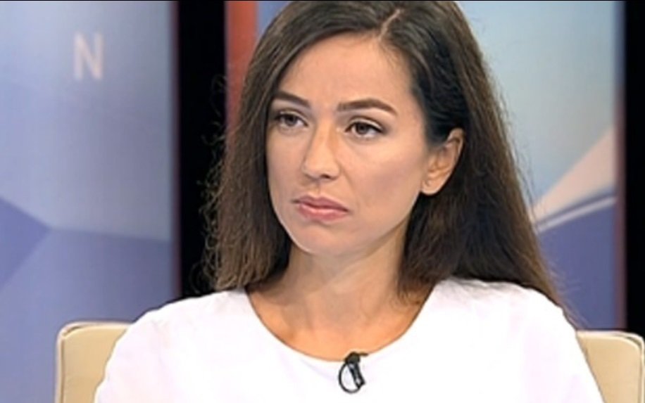 Olivia Steer, teorie-șoc: 'Nu înțeleg de ce românii ar fi atât de proști încât să se vaccineze cu vaccinurile anti-gripale ale lui Orban, cauzatoare de coronavirus'