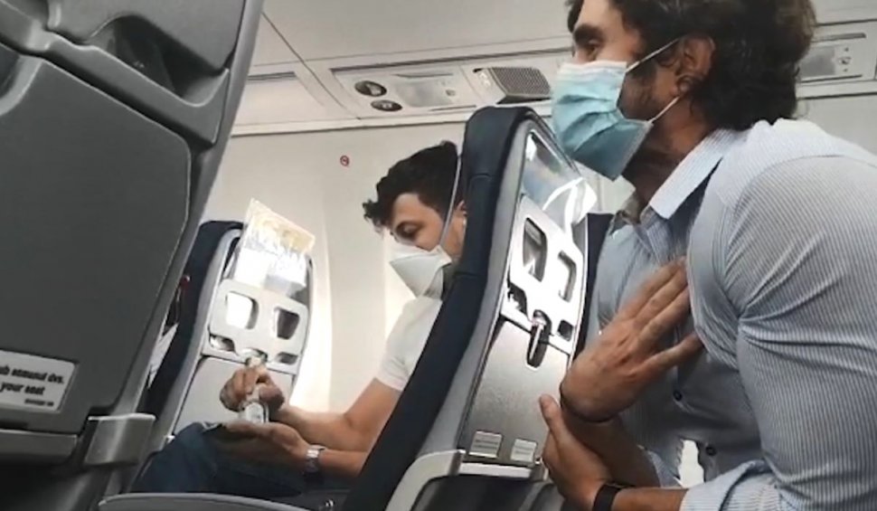 Scandal într-un avion, între un medic grec și un român care a refuzat să poarte mască de protecție