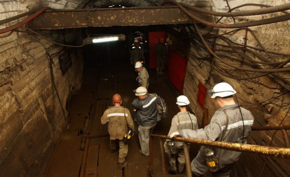 Firme private, "pregătite" să preia minele de la CE Oltenia, după ce Orban a anunţat că renunță la cărbune