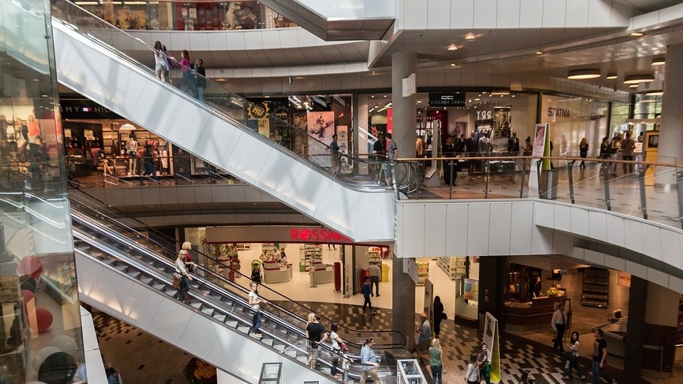 Măsuri drastice în mall-uri, după redeschidere. Alarmele vor suna când vor intra prea mulți oameni